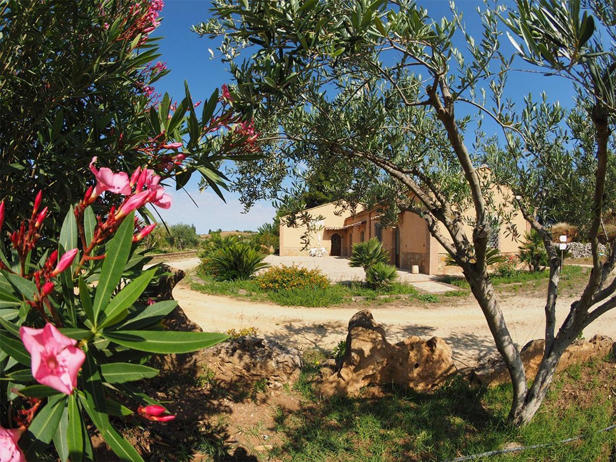 Agriturismo Il Drago Mirabella Imbaccari エクステリア 写真