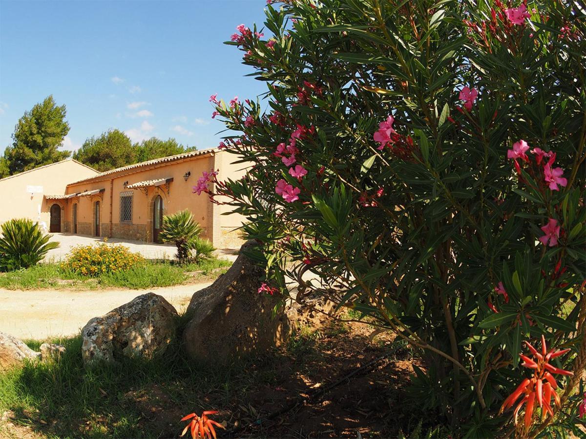 Agriturismo Il Drago Mirabella Imbaccari エクステリア 写真